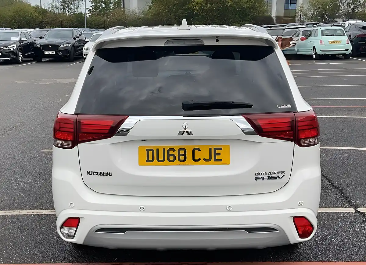Used 2018 Mitsubishi Outlander White - Interior and Exterior details 4