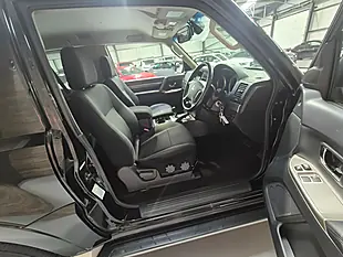 Used 2018 Mitsubishi Shogun SG2 Black - Interior and Exterior details 12