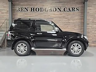 Used 2018 Mitsubishi Shogun SG2 Black - Interior and Exterior details 4