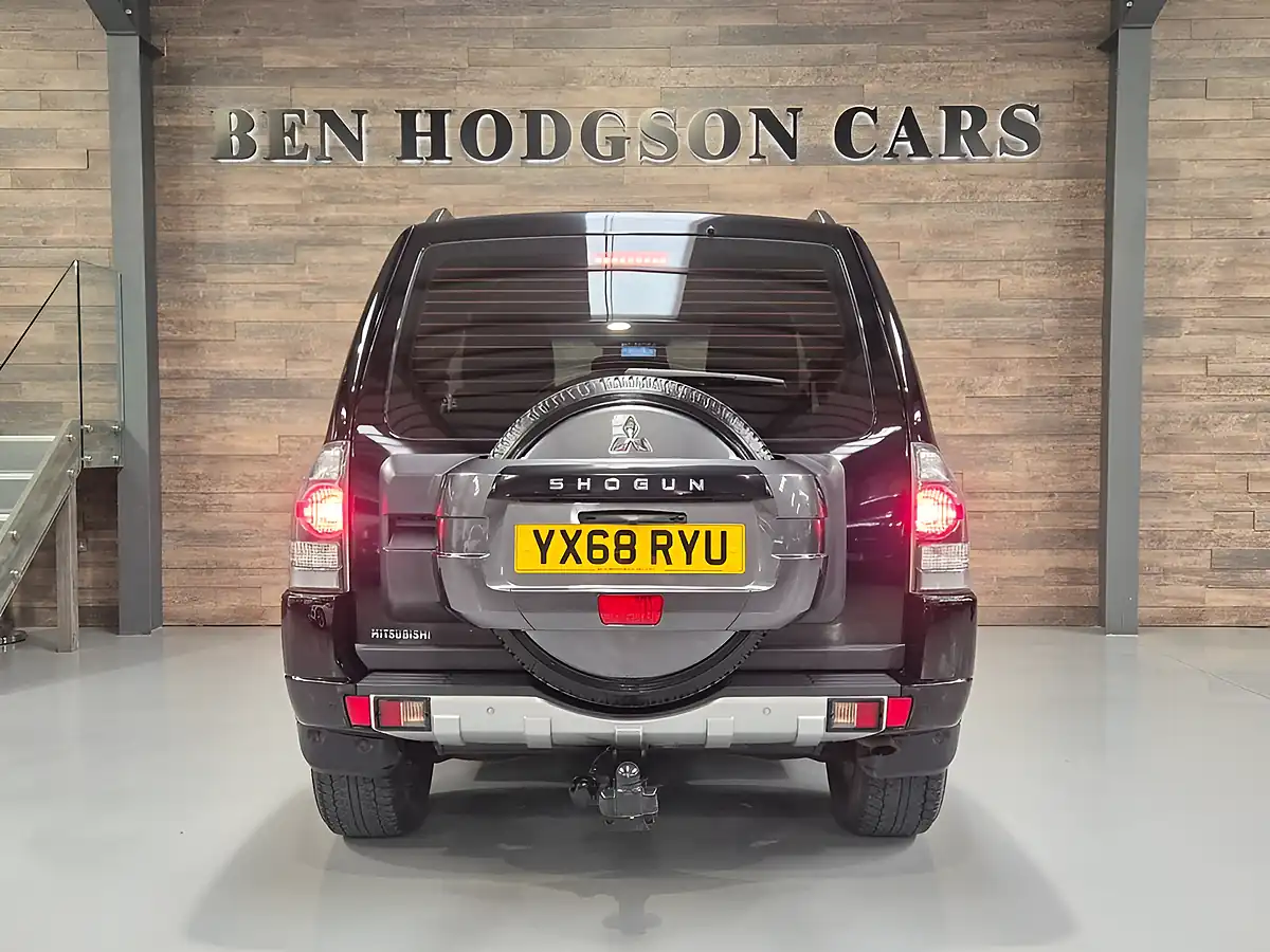 Used 2018 Mitsubishi Shogun SG2 Black - Interior and Exterior details 6