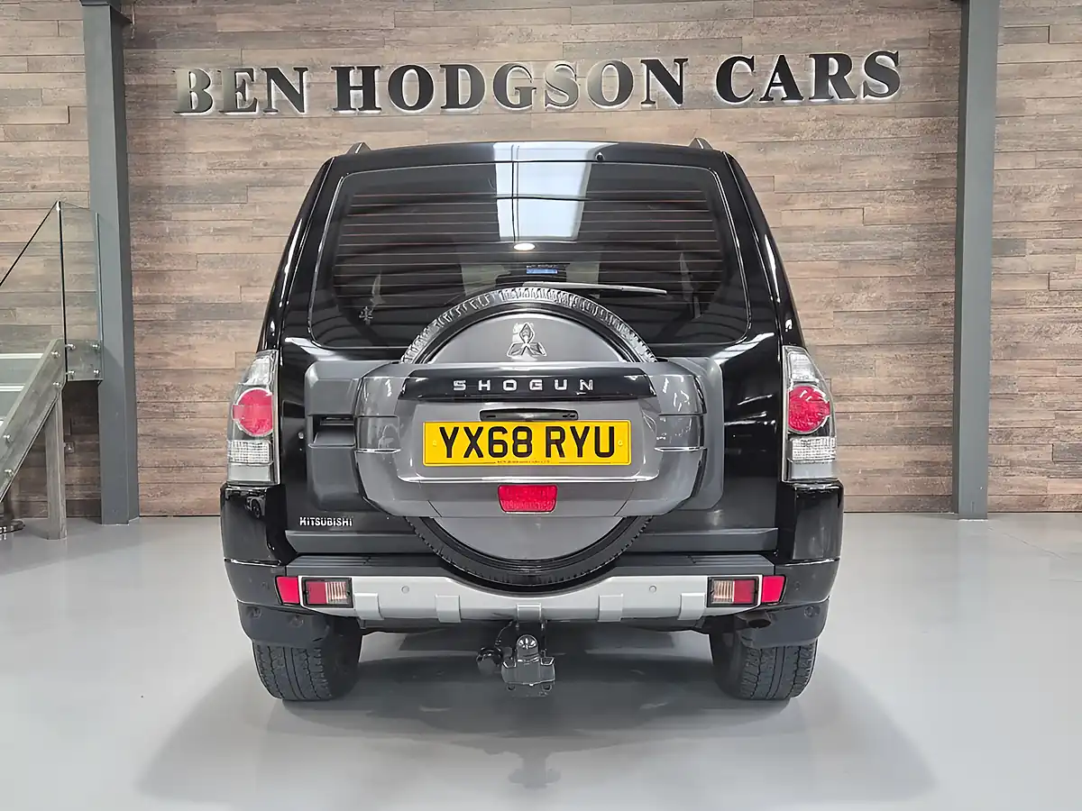 Used 2018 Mitsubishi Shogun SG2 Black - Interior and Exterior details 7