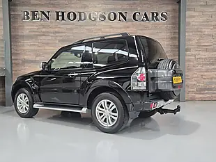Used 2018 Mitsubishi Shogun SG2 Black - Interior and Exterior details 8