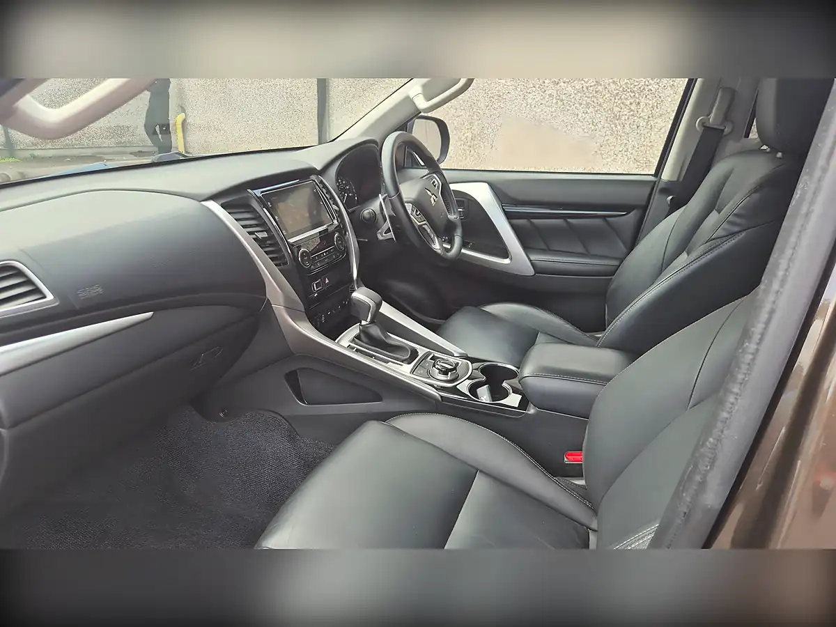 Used 2018 Mitsubishi Shogun Sport Bronze - Interior and Exterior details 12