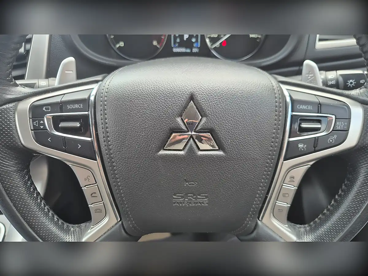 Used 2018 Mitsubishi Shogun Sport Bronze - Interior and Exterior details 15