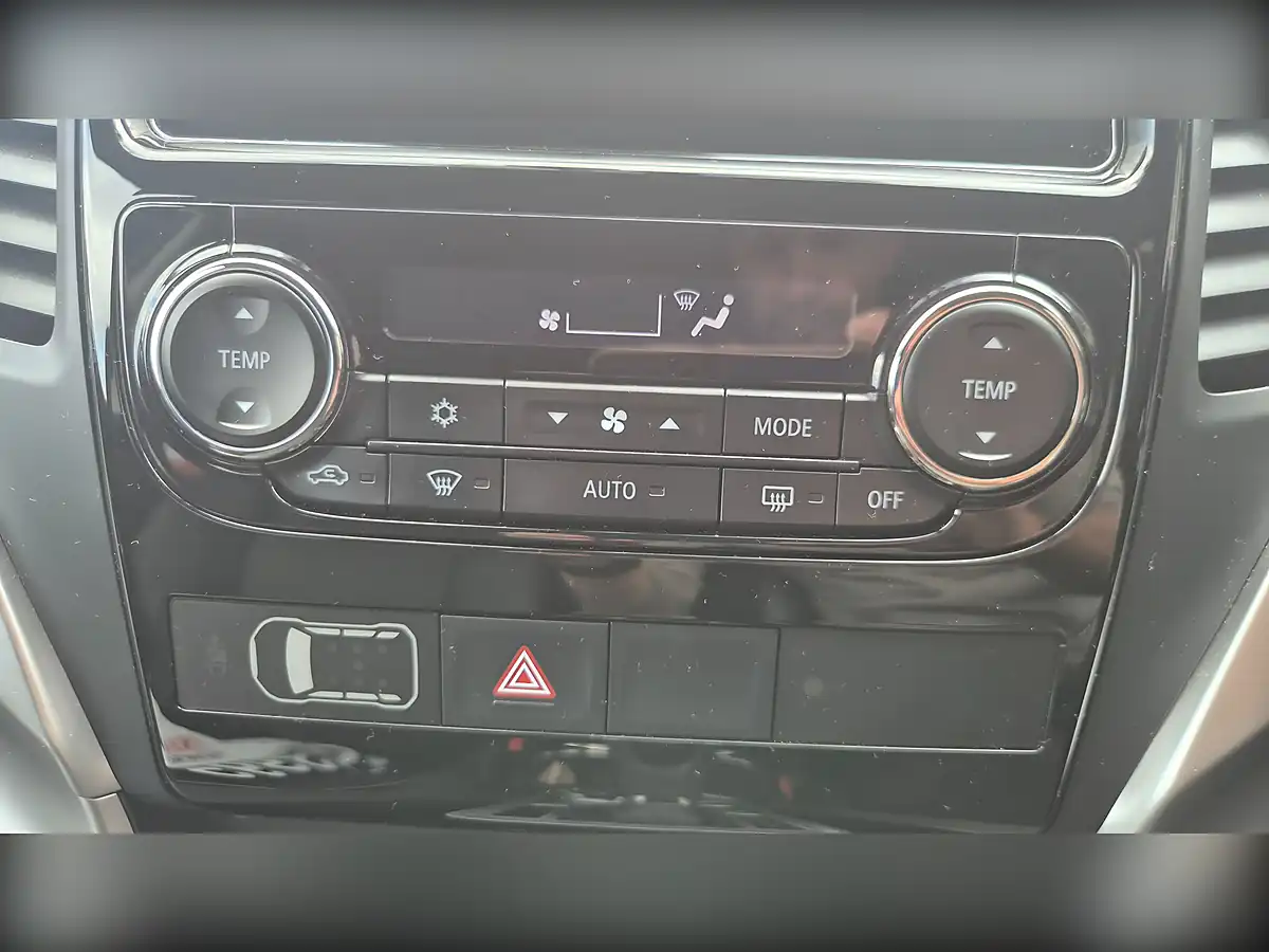 Used 2018 Mitsubishi Shogun Sport Bronze - Interior and Exterior details 18