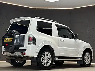 Used 2018 Mitsubishi Shogun Warrior White - Interior and Exterior details 10