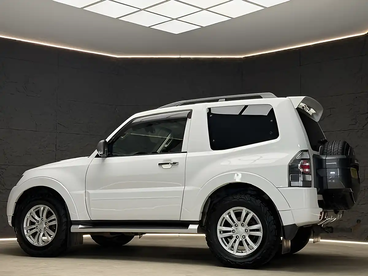 Used 2018 Mitsubishi Shogun Warrior White - Interior and Exterior details 13