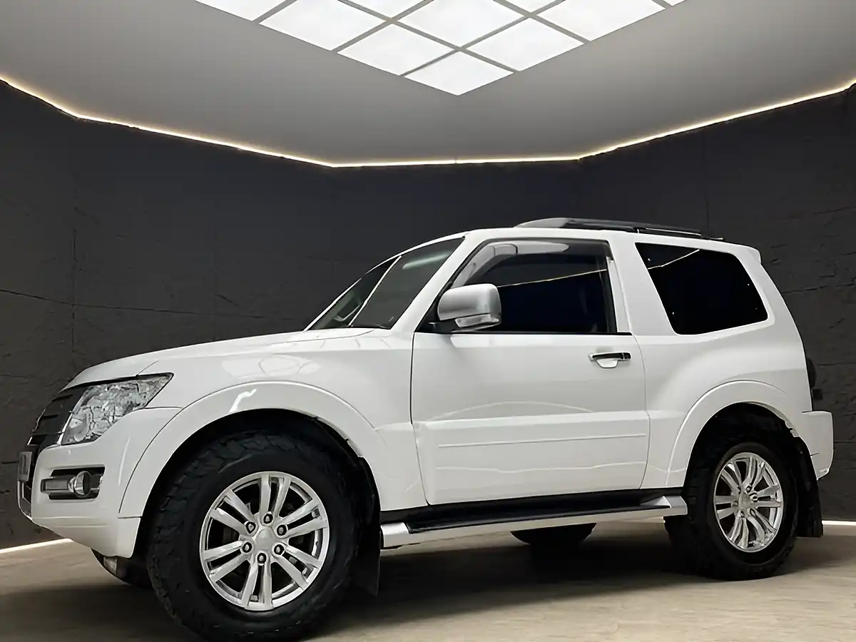 Used 2018 Mitsubishi Shogun Warrior White - Interior and Exterior details 3
