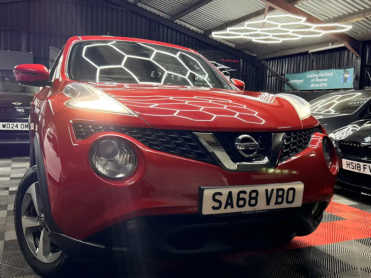 Used 2018 Nissan Juke Acenta Red - Front View