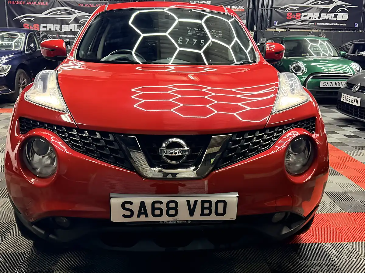 Used 2018 Nissan Juke Acenta Red - Interior and Exterior details 5