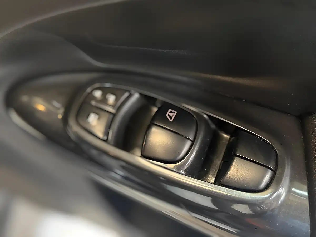 Used 2018 Nissan Juke Bose Personal Edition Blue - Interior and Exterior details 12