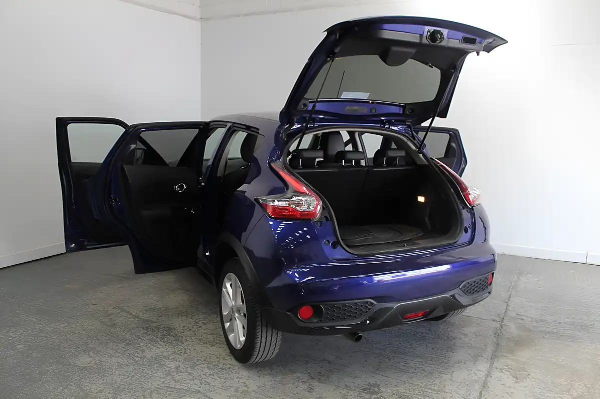 Used 2018 Nissan Juke Bose Personal Edition Blue - Interior and Exterior details 10