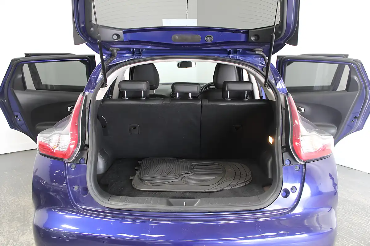 Used 2018 Nissan Juke Bose Personal Edition Blue - Interior and Exterior details 11