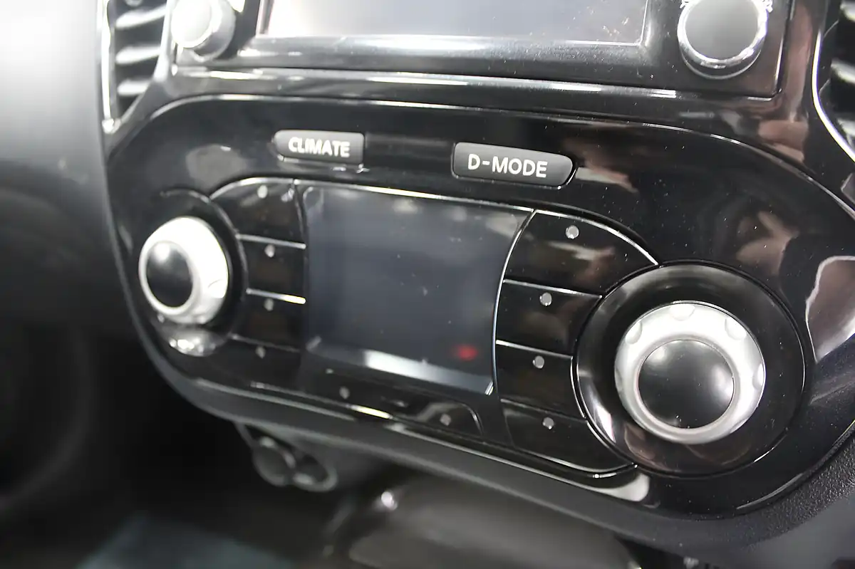 Used 2018 Nissan Juke Bose Personal Edition Blue - Interior and Exterior details 15