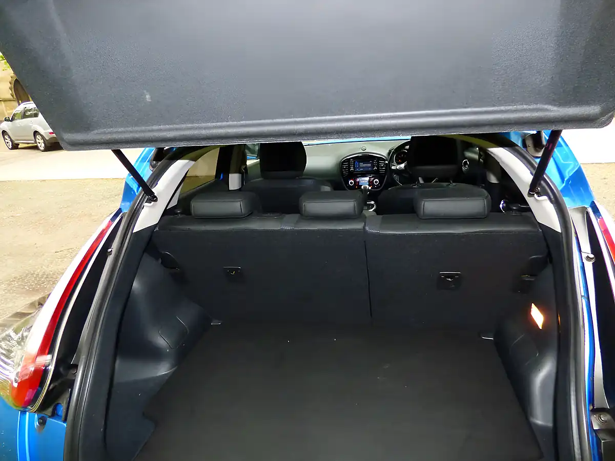 Used 2018 Nissan Juke Bose Personal Edition Blue - Interior and Exterior details 16