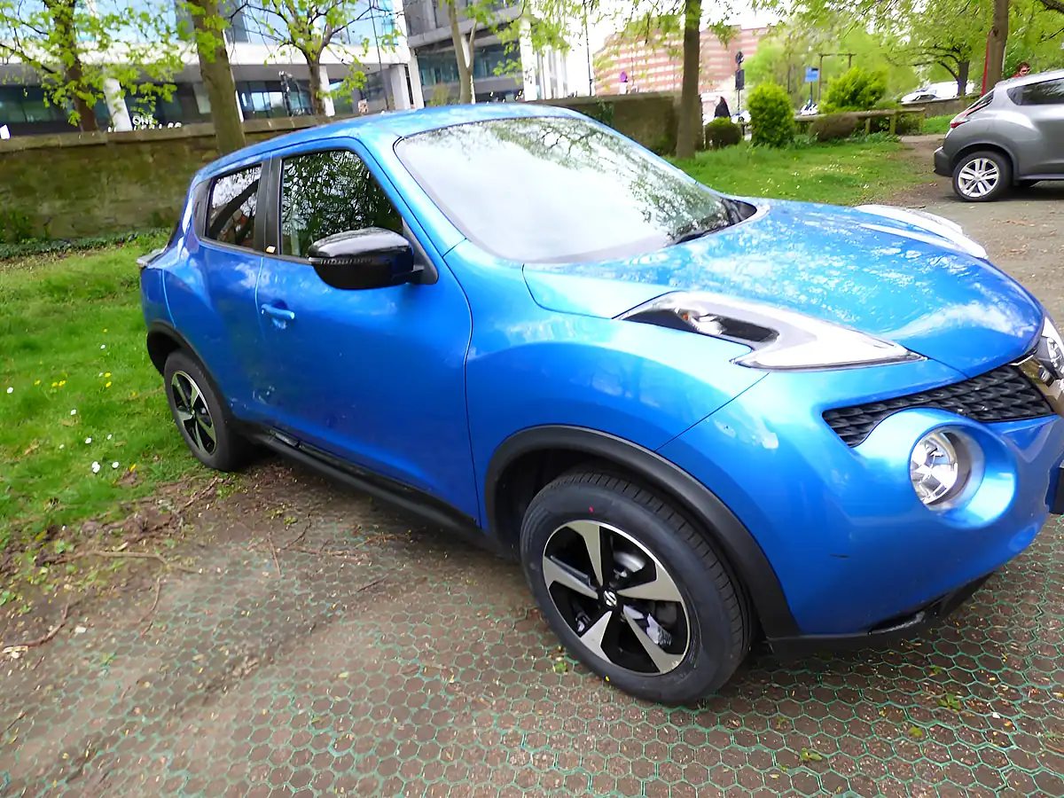 Used 2018 Nissan Juke Bose Personal Edition Blue - Interior and Exterior details 3
