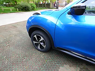 Used 2018 Nissan Juke Bose Personal Edition Blue - Interior and Exterior details 4