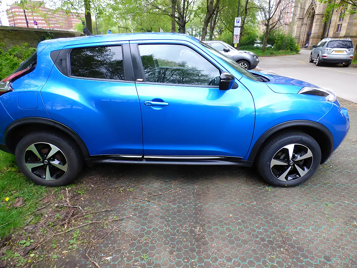 Used 2018 Nissan Juke Bose Personal Edition Blue - Interior and Exterior details 5