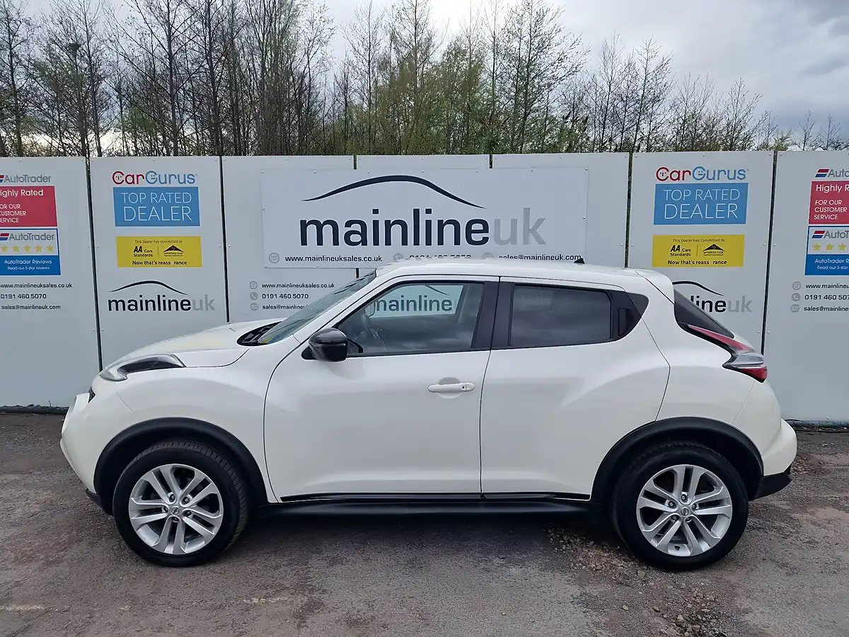Used 2018 Nissan Juke Bose Personal Edition White - Interior and Exterior details 10