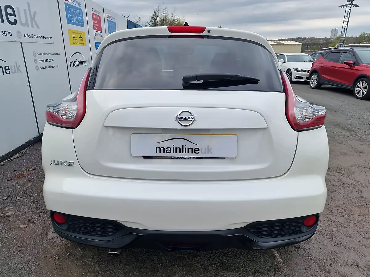 Used 2018 Nissan Juke Bose Personal Edition White - Interior and Exterior details 11