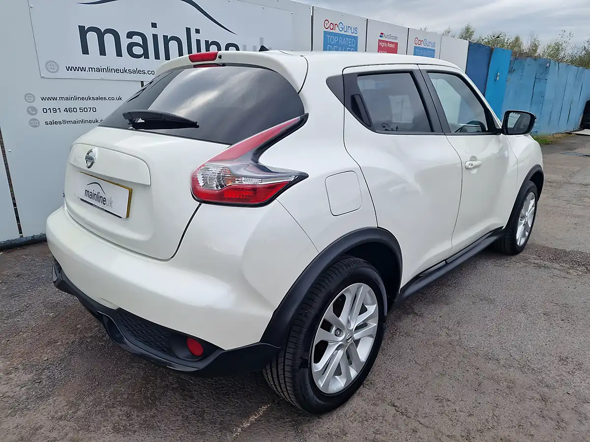 Used 2018 Nissan Juke Bose Personal Edition White - Interior and Exterior details 15