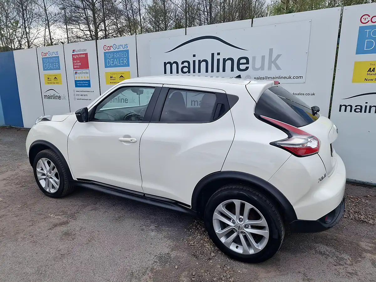 Used 2018 Nissan Juke Bose Personal Edition White - Interior and Exterior details 5