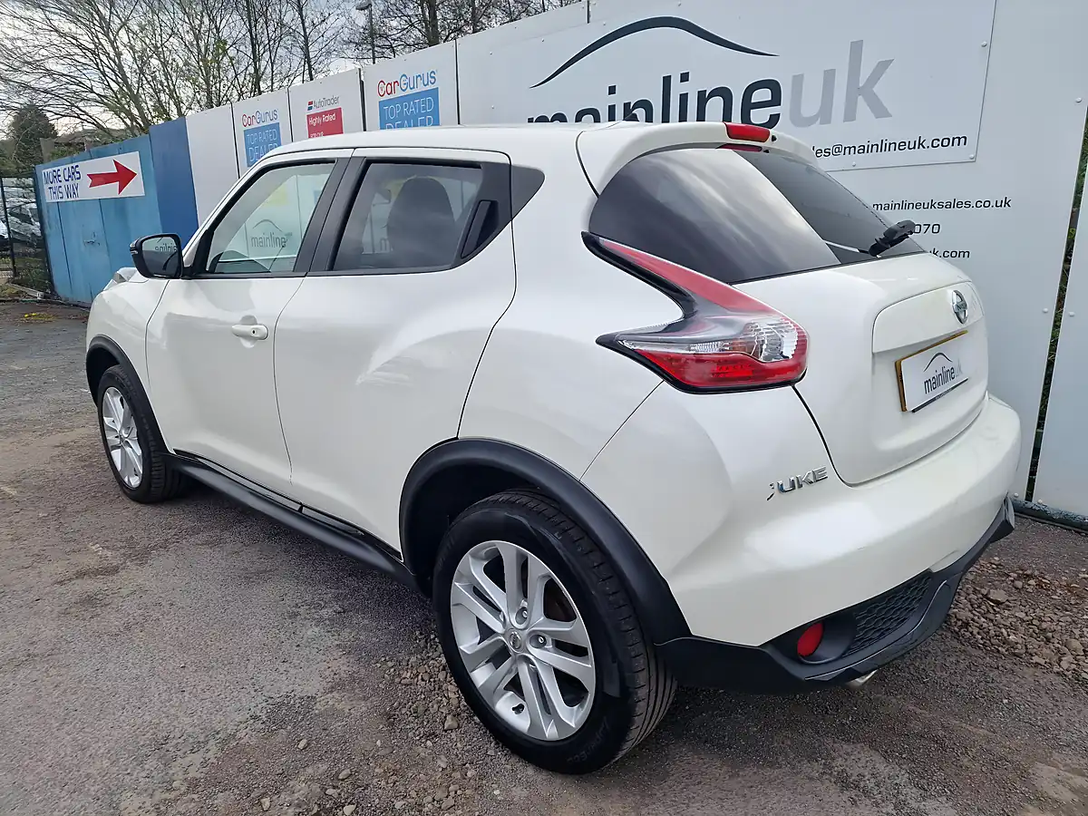 Used 2018 Nissan Juke Bose Personal Edition White - Interior and Exterior details 9