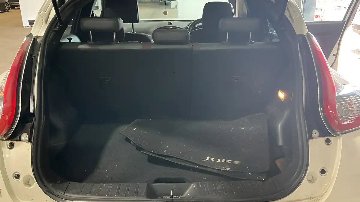 Used 2018 Nissan Juke Envy White - Interior and Exterior details 3