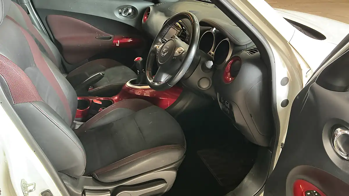 Used 2018 Nissan Juke Envy White - Interior and Exterior details 4