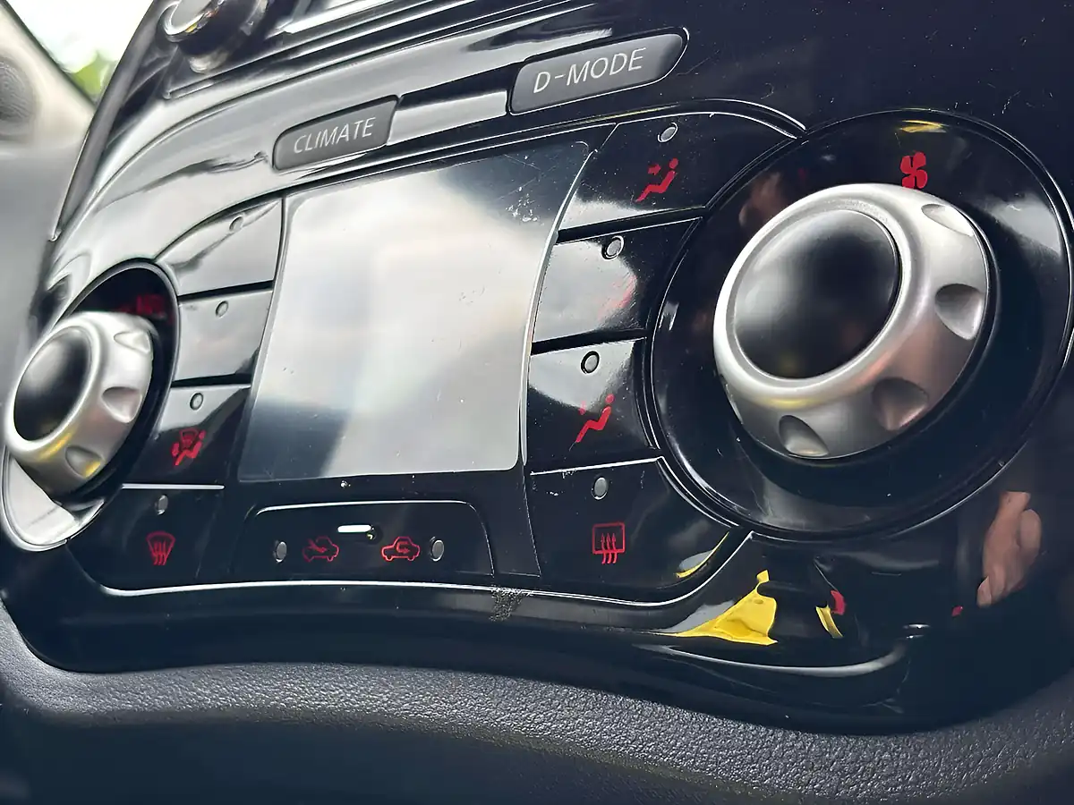 Used 2018 Nissan Juke N-Connecta Black - Interior and Exterior details 17