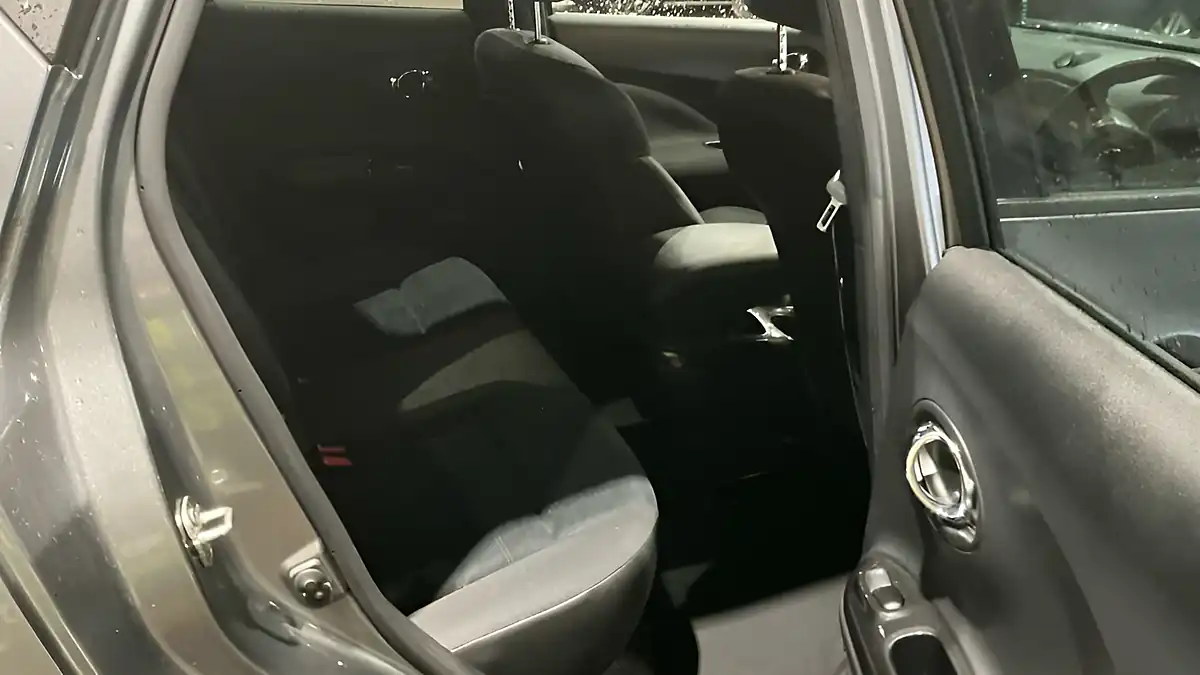 Used 2018 Nissan Juke N-Connecta Grey - Interior and Exterior details 10