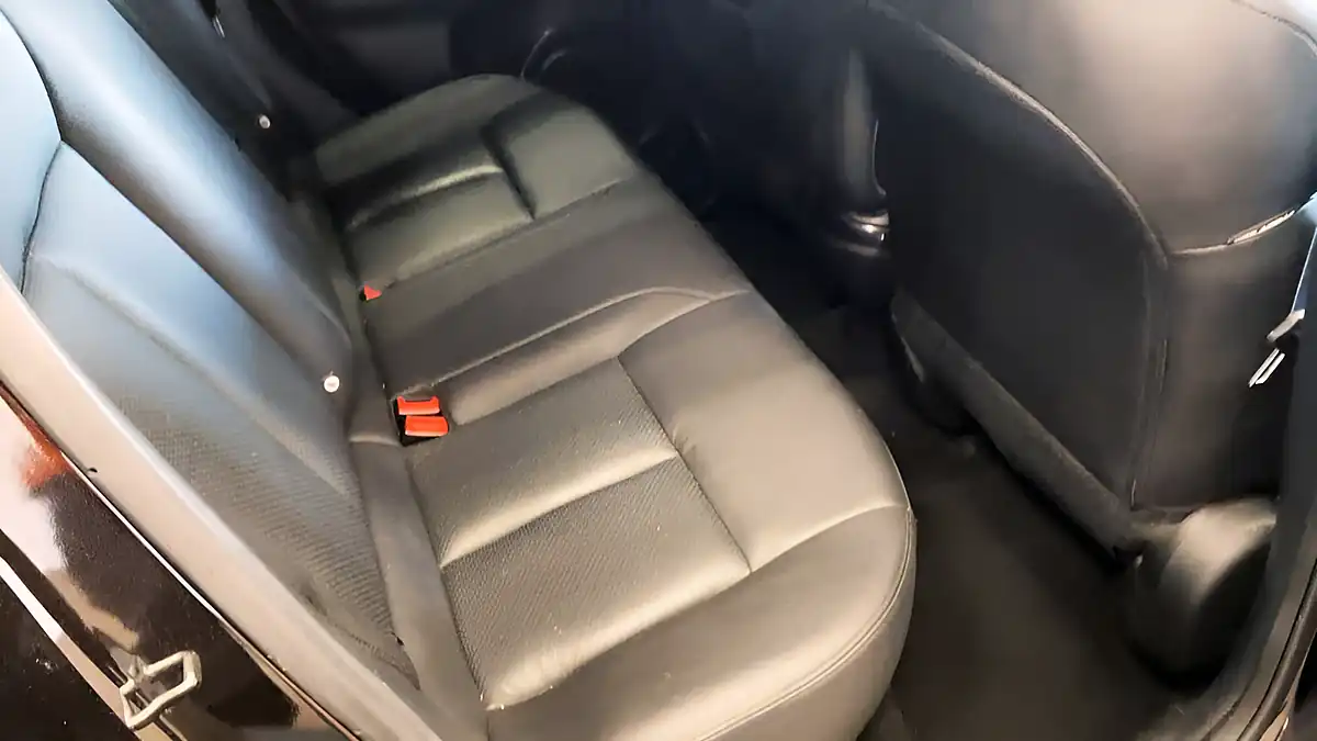 Used 2018 Nissan Juke Tekna Black - Interior and Exterior details 14