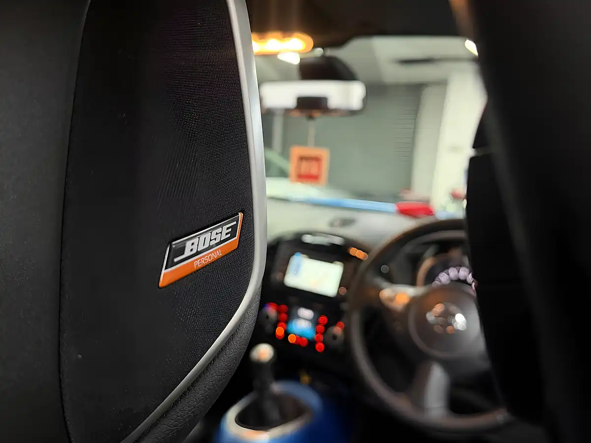 Used 2018 Nissan Juke Tekna Blue - Interior and Exterior details 9