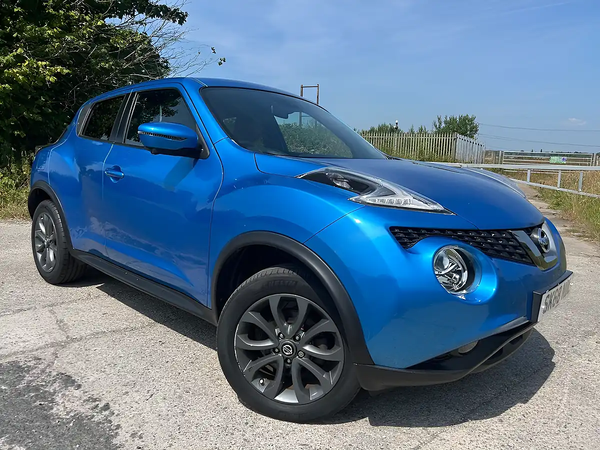 Used 2018 Nissan Juke Tekna Blue - Front View