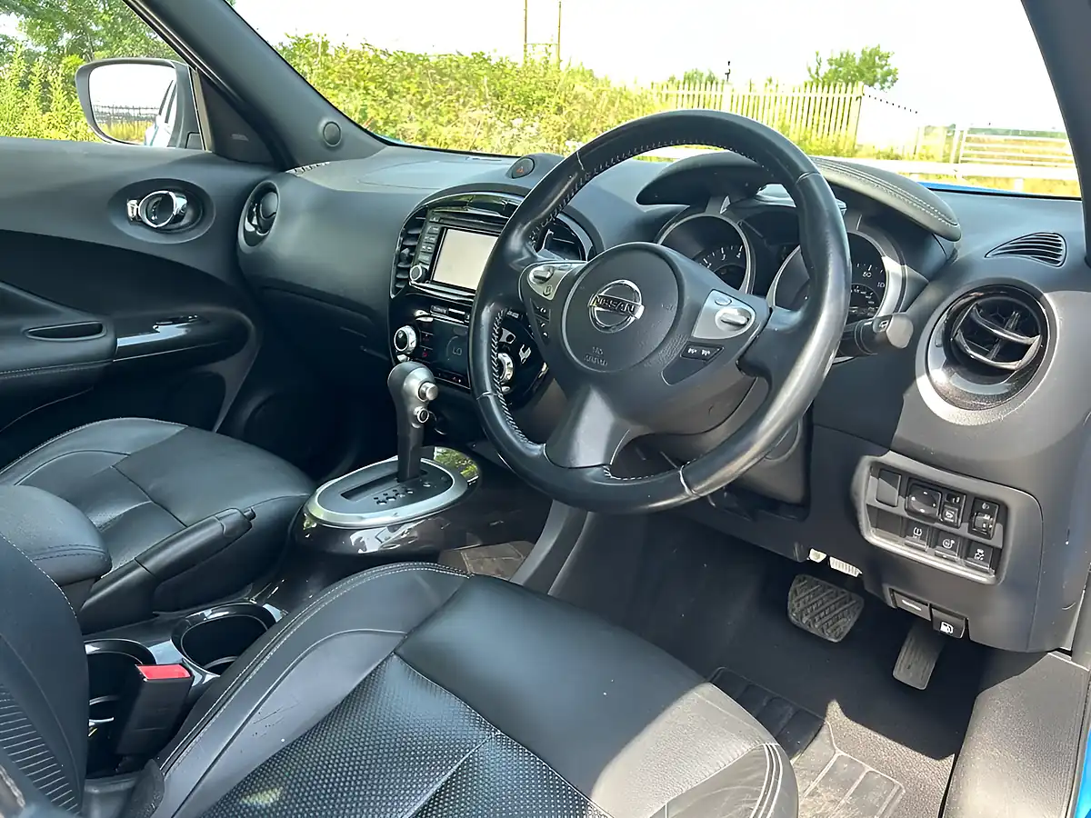 Used 2018 Nissan Juke Tekna Blue - Interior and Exterior details 12