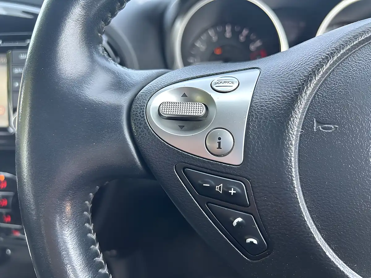 Used 2018 Nissan Juke Tekna Blue - Interior and Exterior details 13