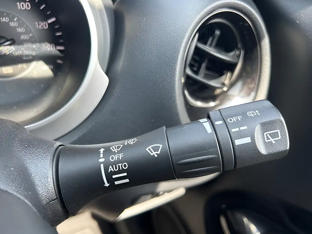 Used 2018 Nissan Juke Tekna Blue - Interior and Exterior details 14