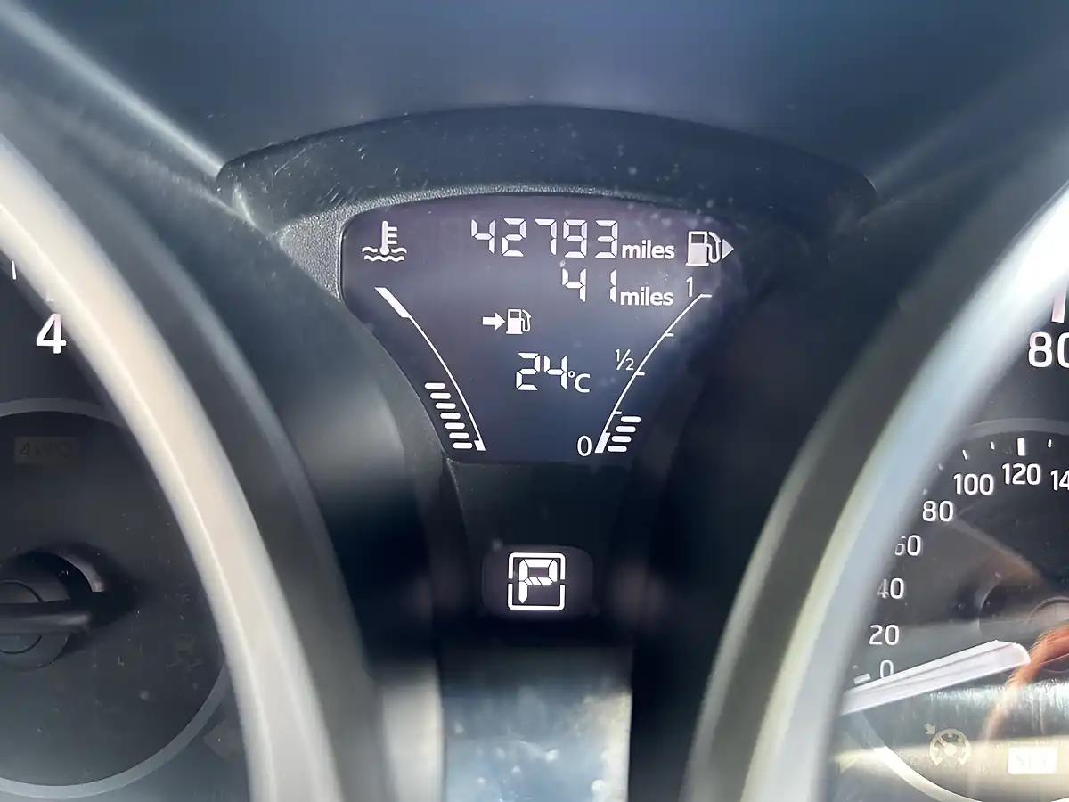 Used 2018 Nissan Juke Tekna Blue - Interior and Exterior details 15