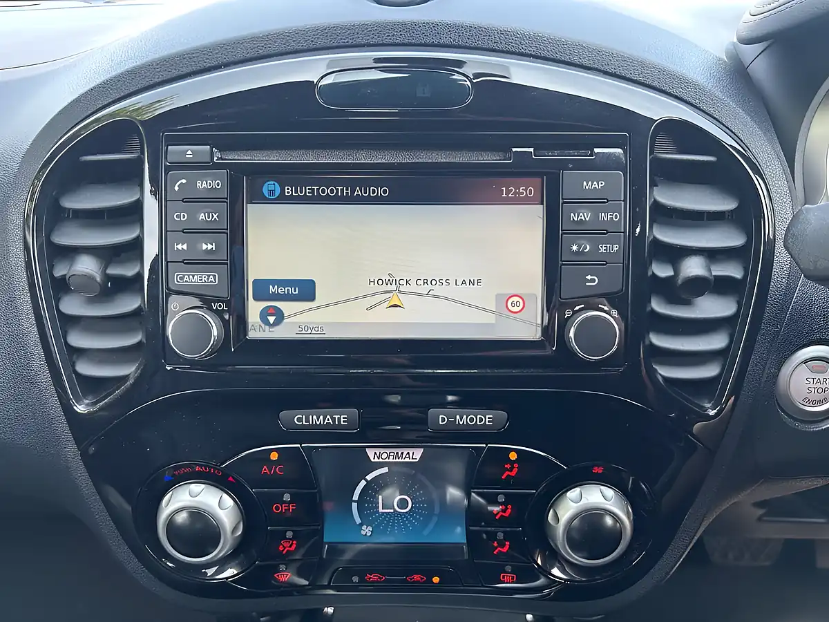 Used 2018 Nissan Juke Tekna Blue - Interior and Exterior details 17