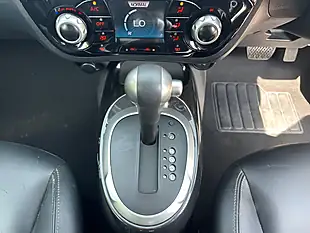 Used 2018 Nissan Juke Tekna Blue - Interior and Exterior details 18