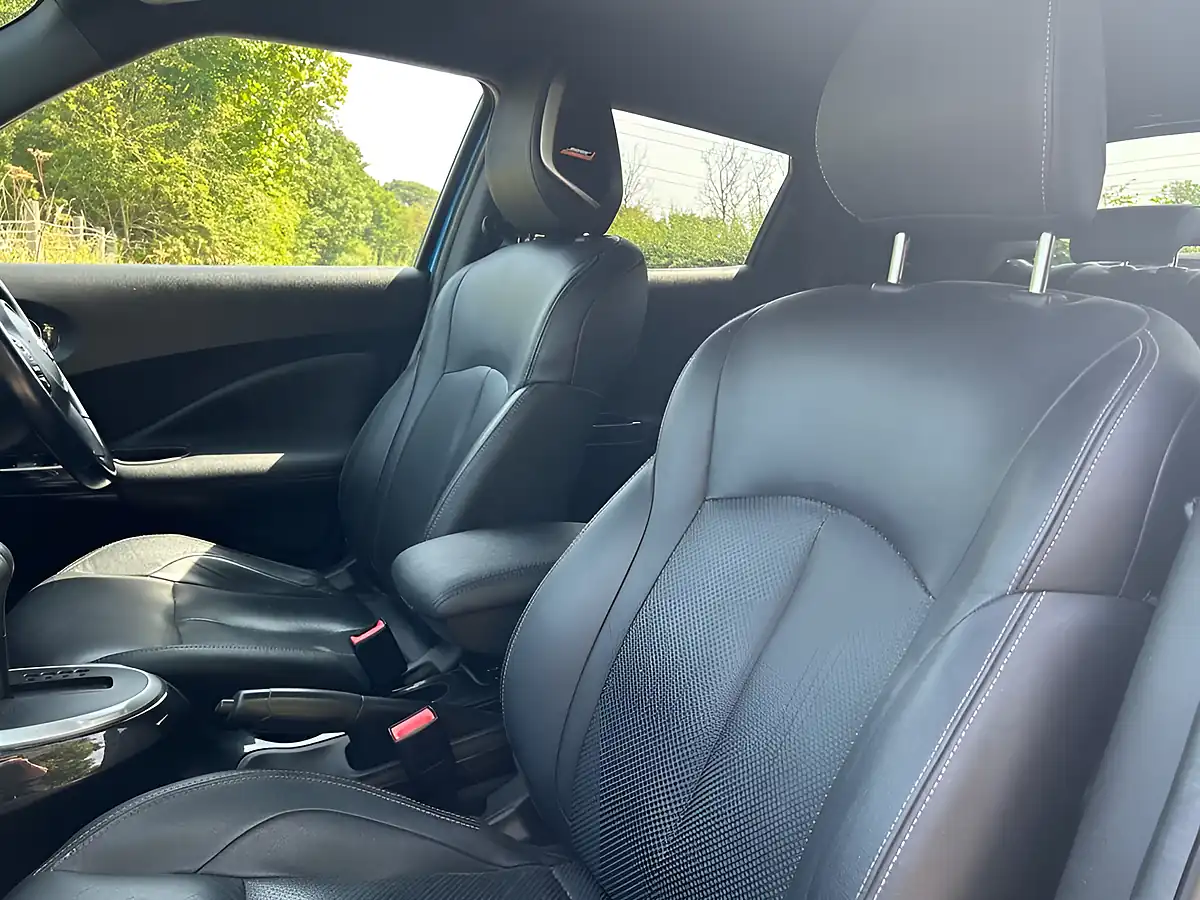 Used 2018 Nissan Juke Tekna Blue - Interior and Exterior details 19
