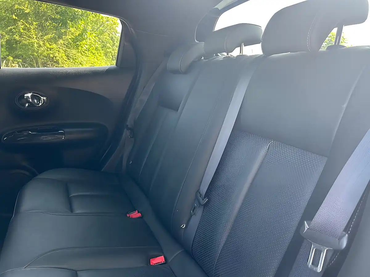 Used 2018 Nissan Juke Tekna Blue - Interior and Exterior details 20