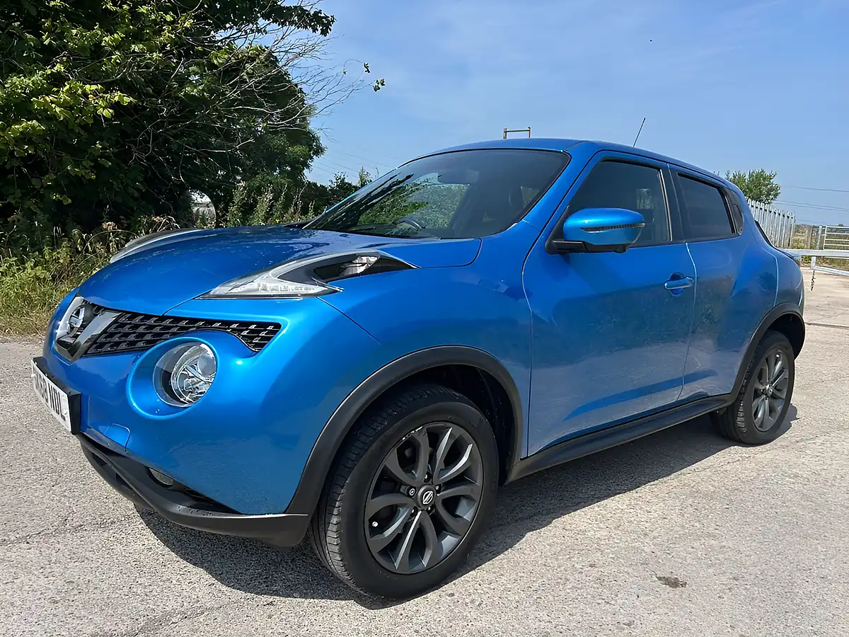 Used 2018 Nissan Juke Tekna Blue - Interior and Exterior details 8