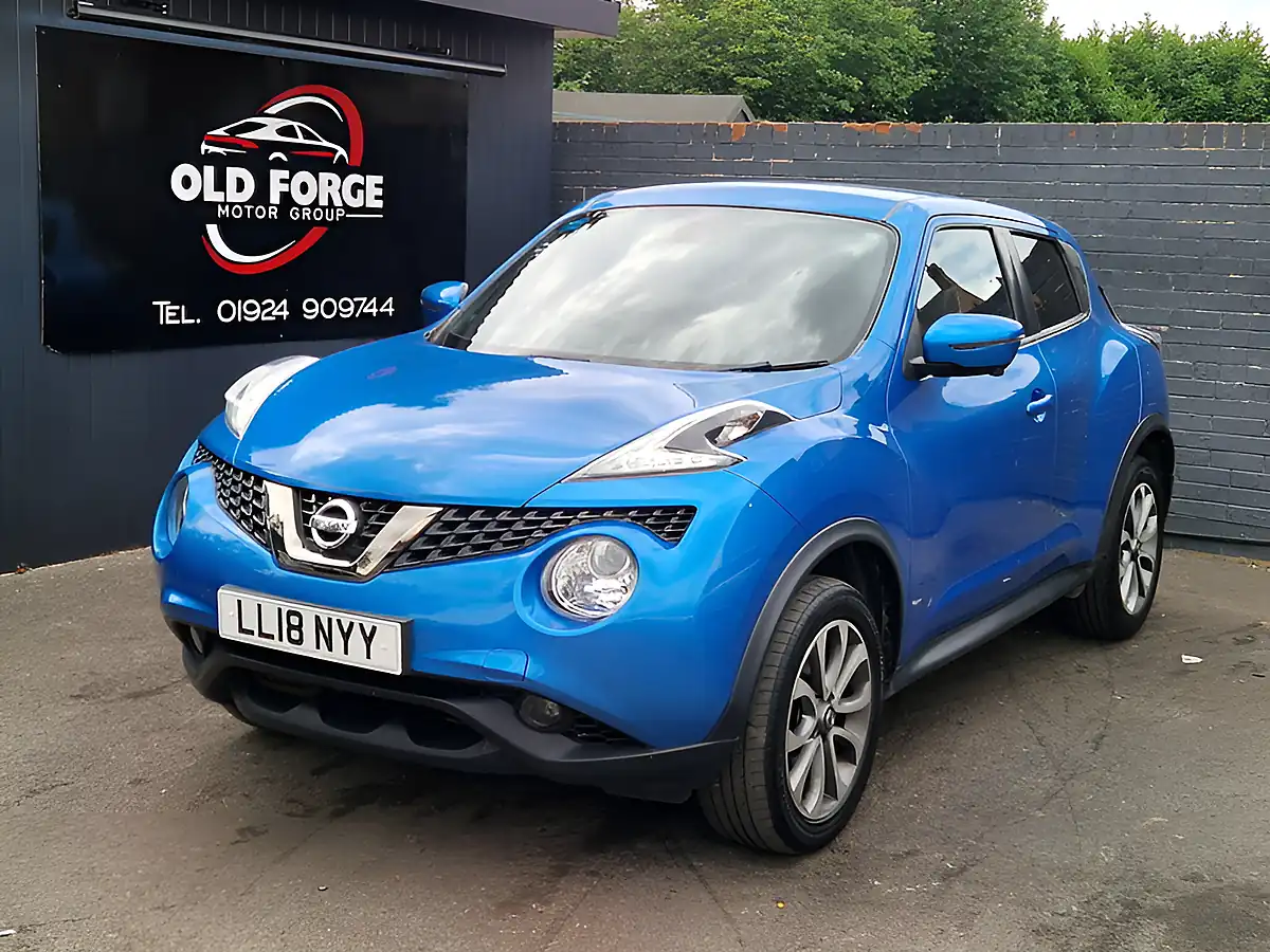 Used 2018 Nissan Juke Tekna Blue - Front View