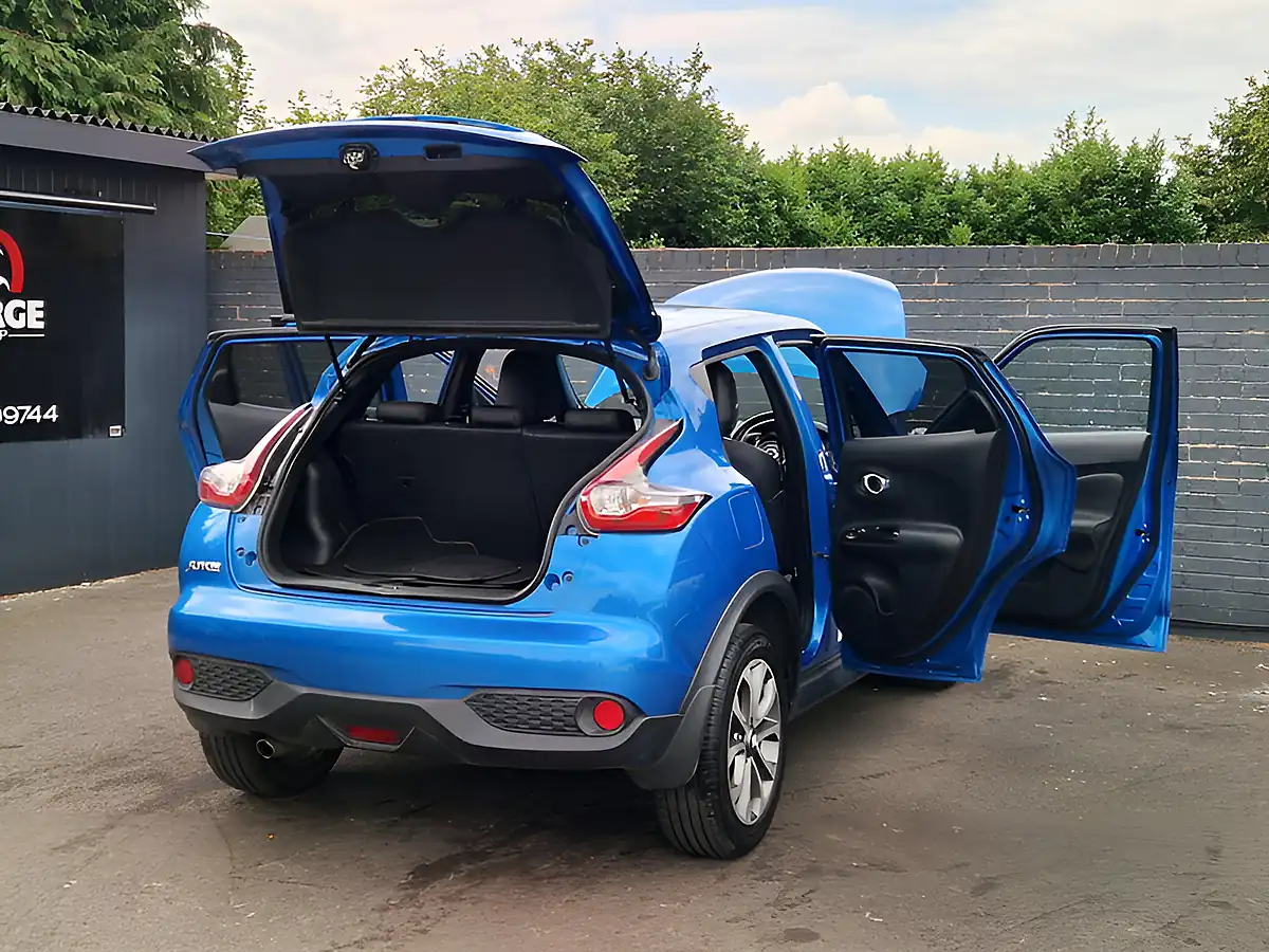 Used 2018 Nissan Juke Tekna Blue - Interior and Exterior details 12