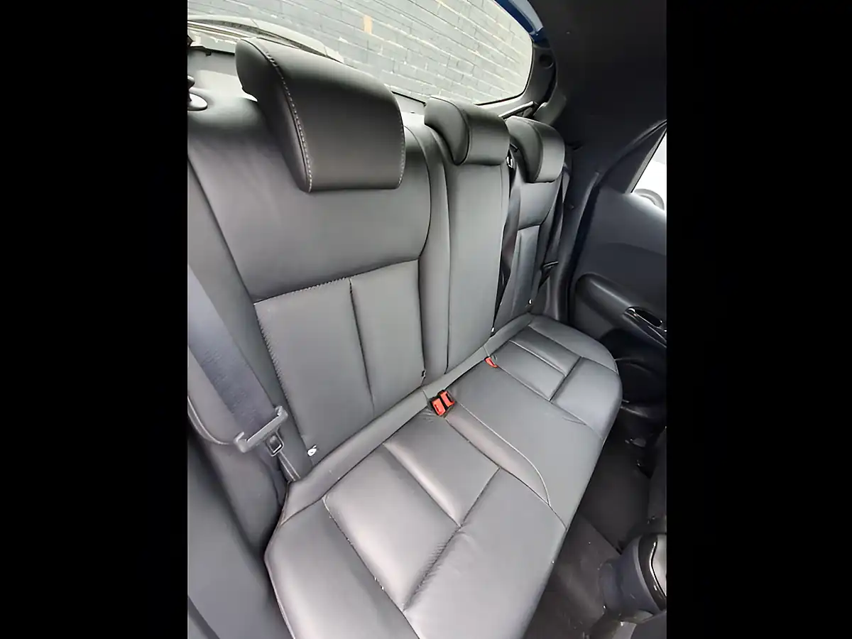Used 2018 Nissan Juke Tekna Blue - Interior and Exterior details 15