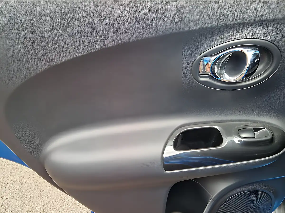 Used 2018 Nissan Juke Tekna Blue - Interior and Exterior details 17