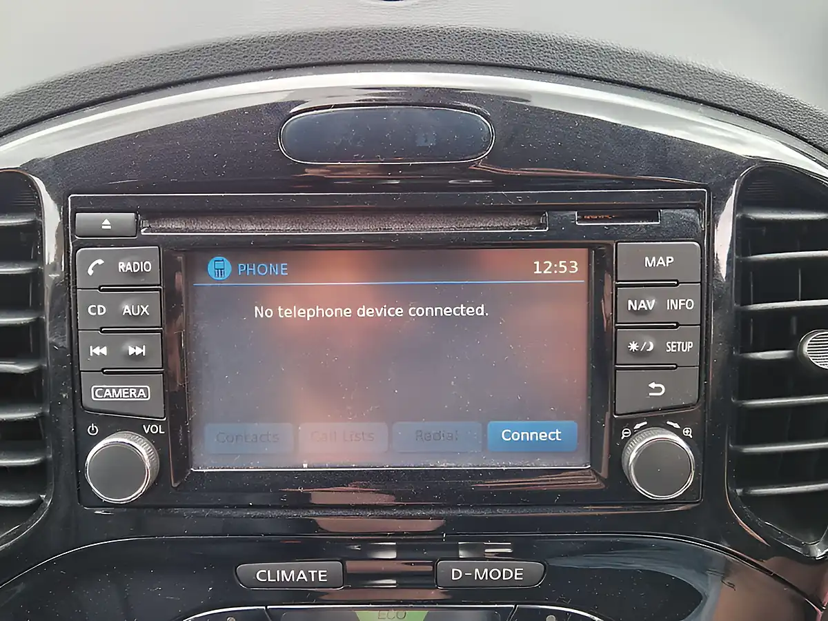Used 2018 Nissan Juke Tekna Blue - Interior and Exterior details 19