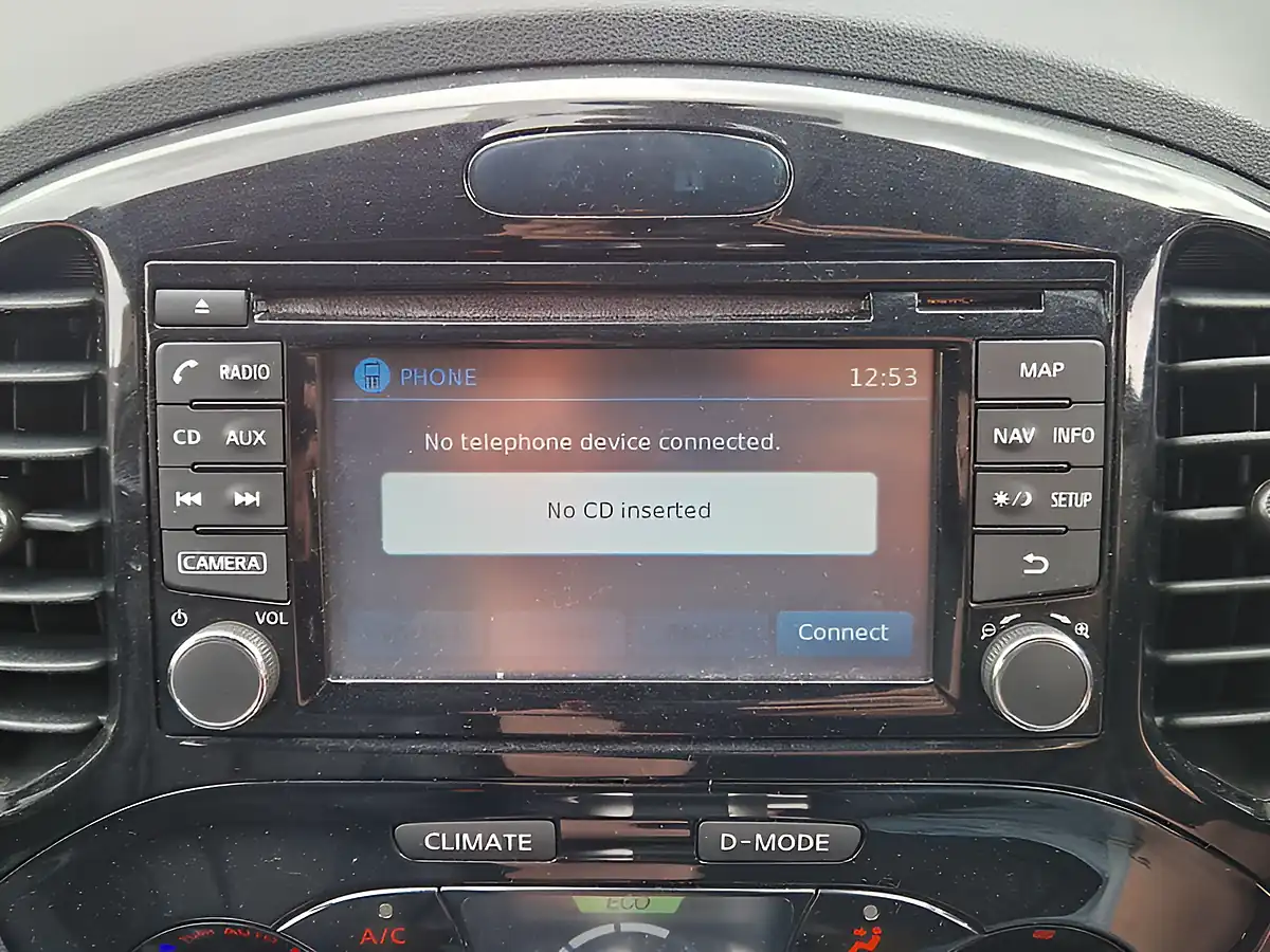 Used 2018 Nissan Juke Tekna Blue - Interior and Exterior details 20