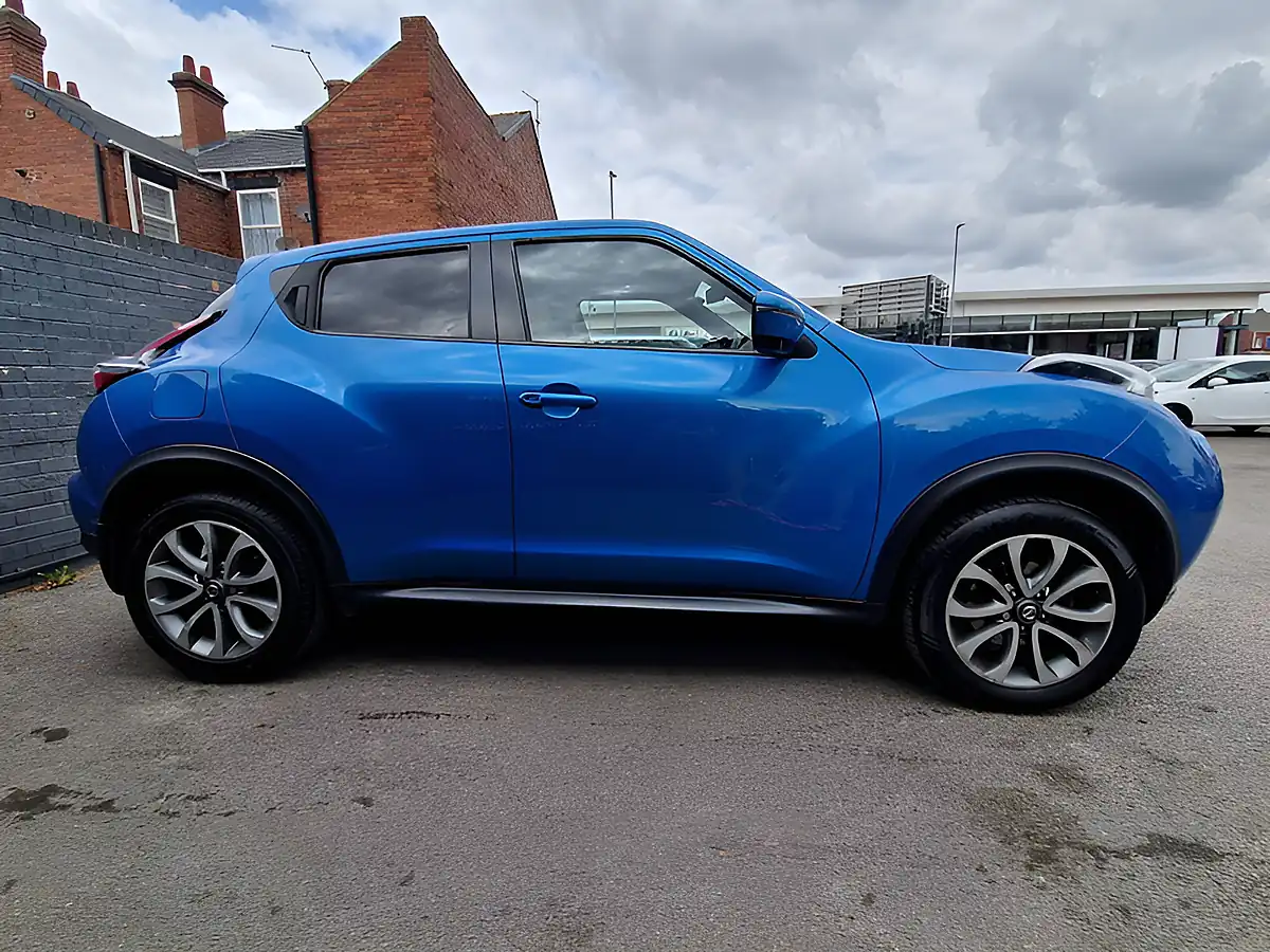 Used 2018 Nissan Juke Tekna Blue - Interior and Exterior details 7